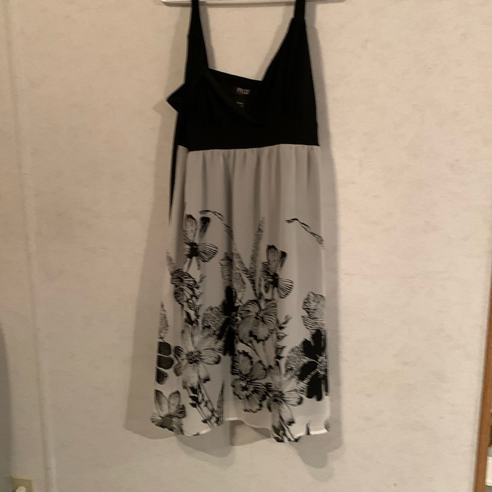 Super cute black/white/floral patterned dress